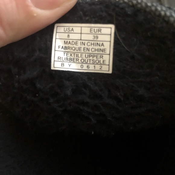 Sanuk boots Sz 8 women’s winter button - Picture 6 of 8